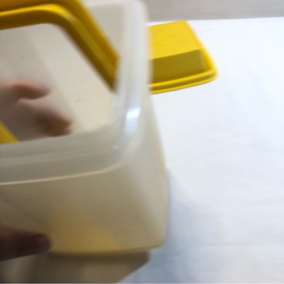Vintage Tupperware Pickle Keeper Yellow 1332-8 - Picture 6 of 12
